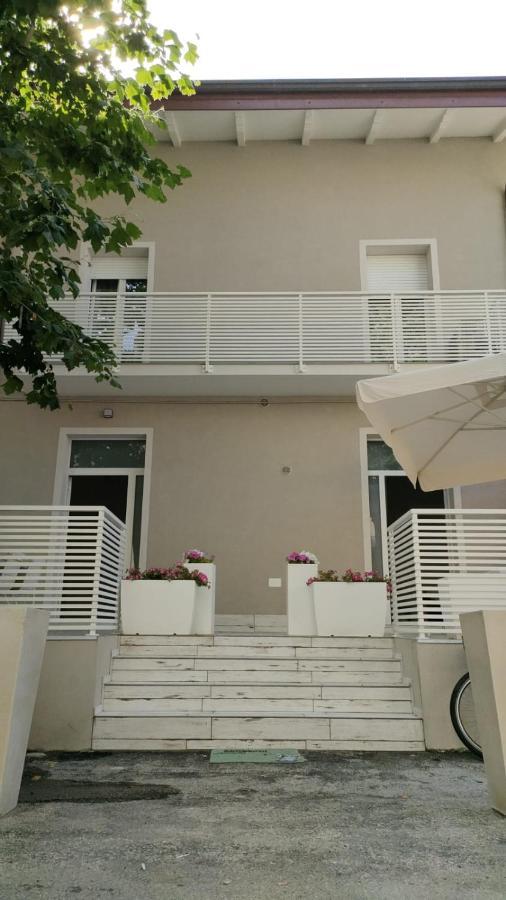 Appartamenti Diffusi Di Villa Fiorita Con Accesso Alle Piscine Della Struttura Principale Cattolica Zewnętrze zdjęcie