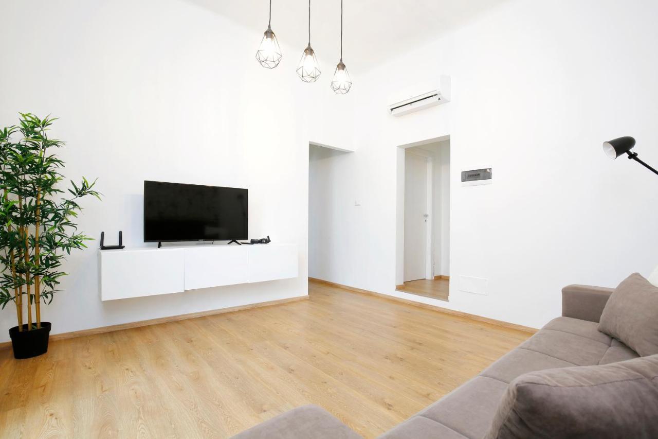 Appartamenti Diffusi Di Villa Fiorita Con Accesso Alle Piscine Della Struttura Principale Cattolica Zewnętrze zdjęcie