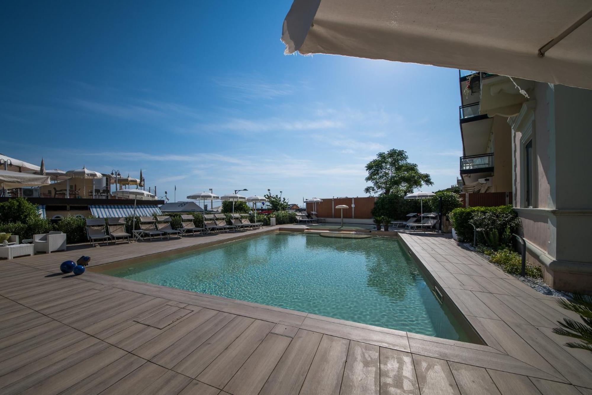 Appartamenti Diffusi Di Villa Fiorita Con Accesso Alle Piscine Della Struttura Principale Cattolica Zewnętrze zdjęcie